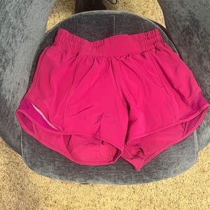 LULULEMON Hotty got low rise shorts